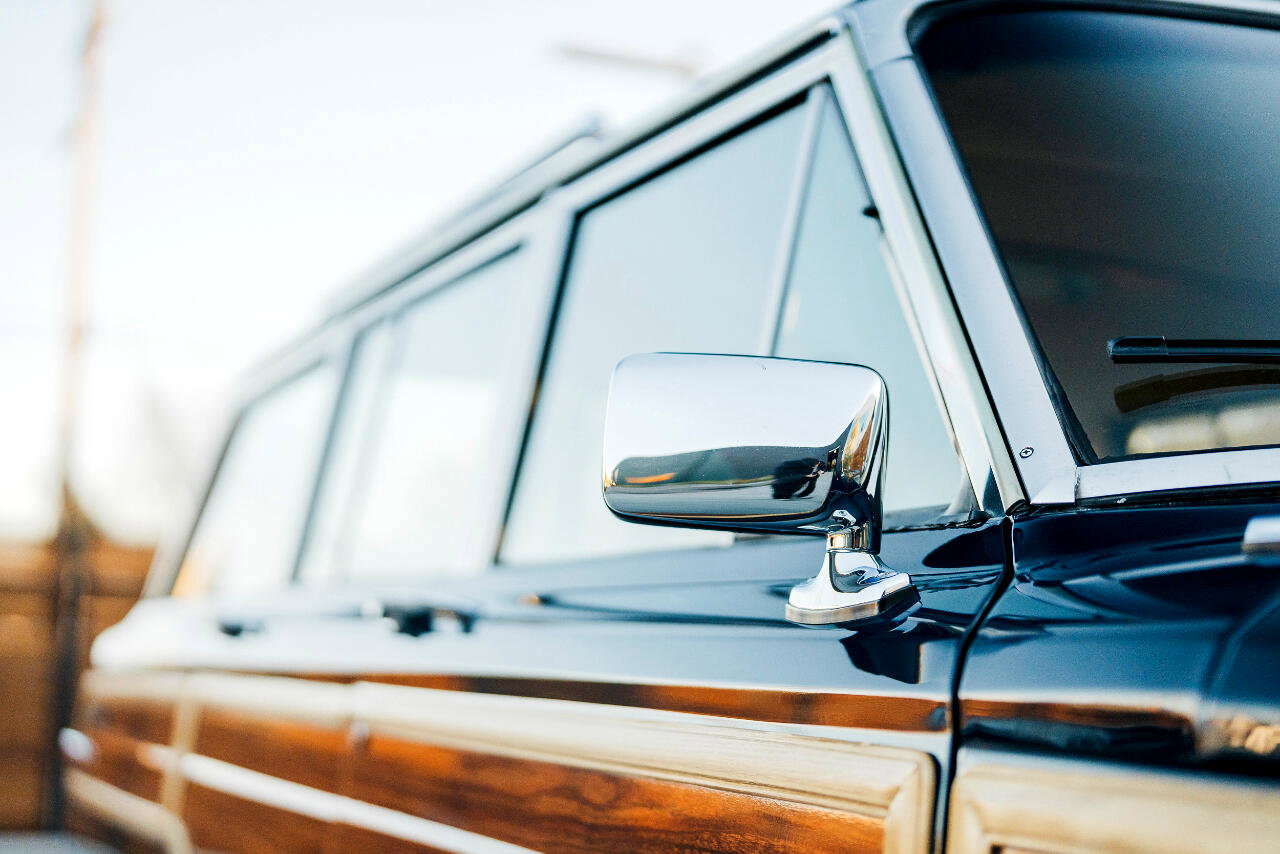 Used 1987 Jeep Grand Wagoneer image 27