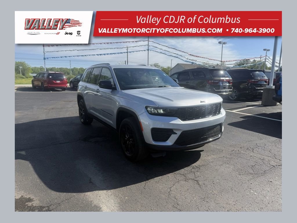 Used 2024 Jeep Grand Cherokee Altitude AWD/4WD image 1