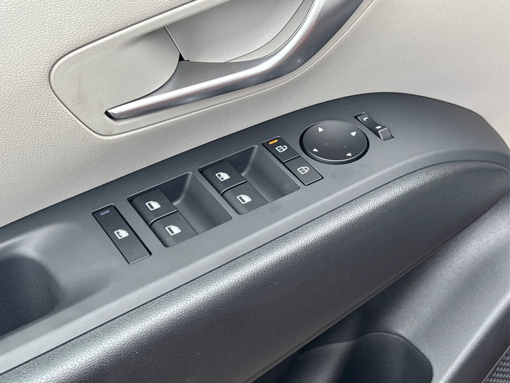Used 2025 Hyundai Tucson SE image 28