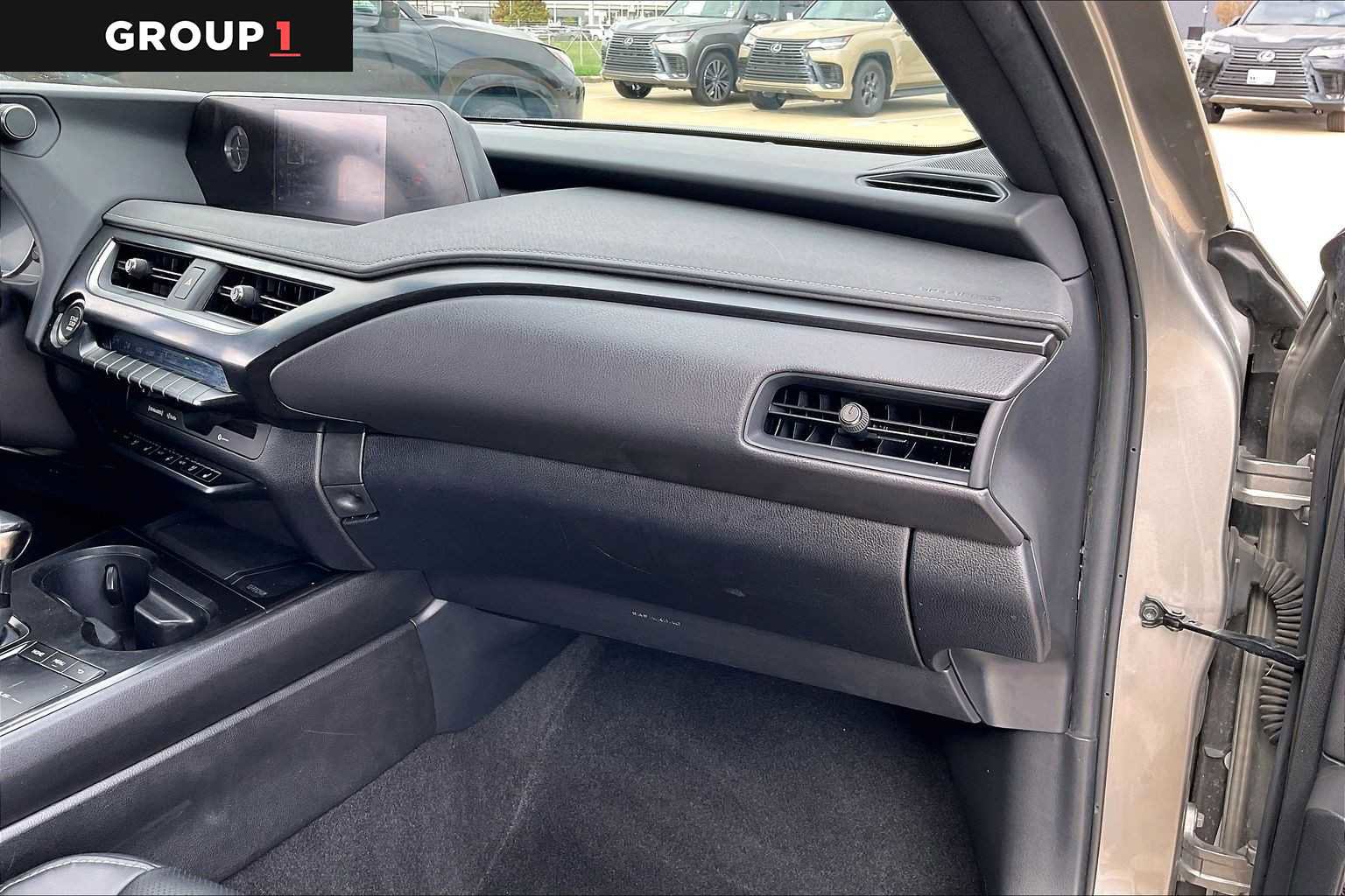 Used 2020 Lexus UX 200 w/ Premium Package image 16