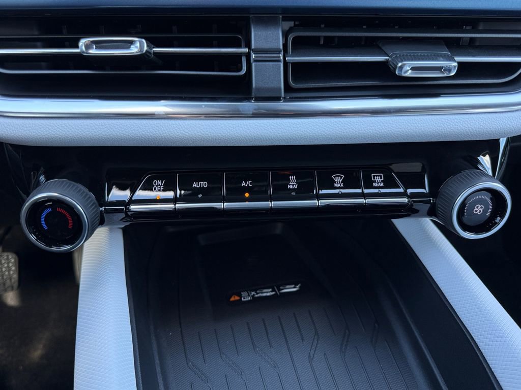 New 2026 Chevrolet Equinox EV LT image 18