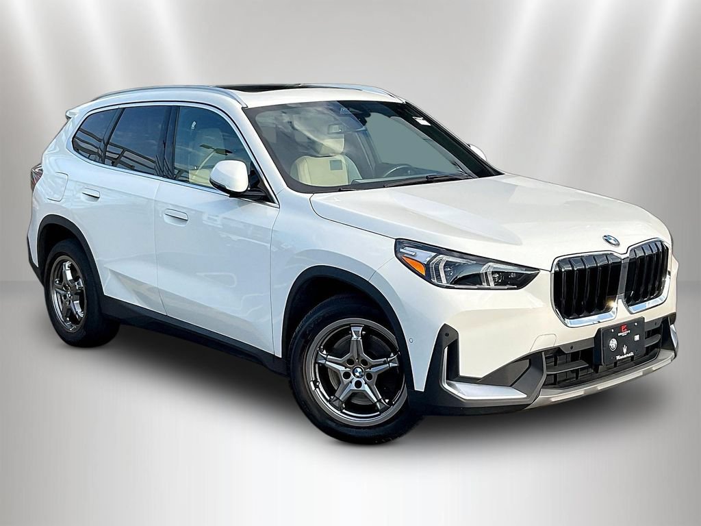 Used 2023 BMW X1 xDrive28i w/ Convenience Package AWD/4WD image 3