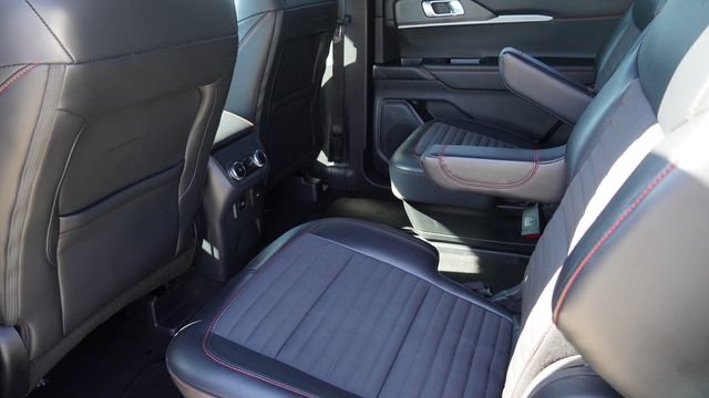 Used 2025 Ford Explorer ST-Line image 13