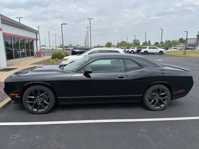 Used 2022 Dodge Challenger SXT w/ Blacktop Package RWD image 3