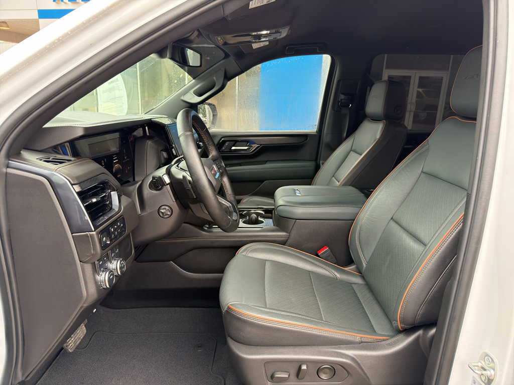 Used 2025 GMC Yukon XL AT4 AWD/4WD image 4