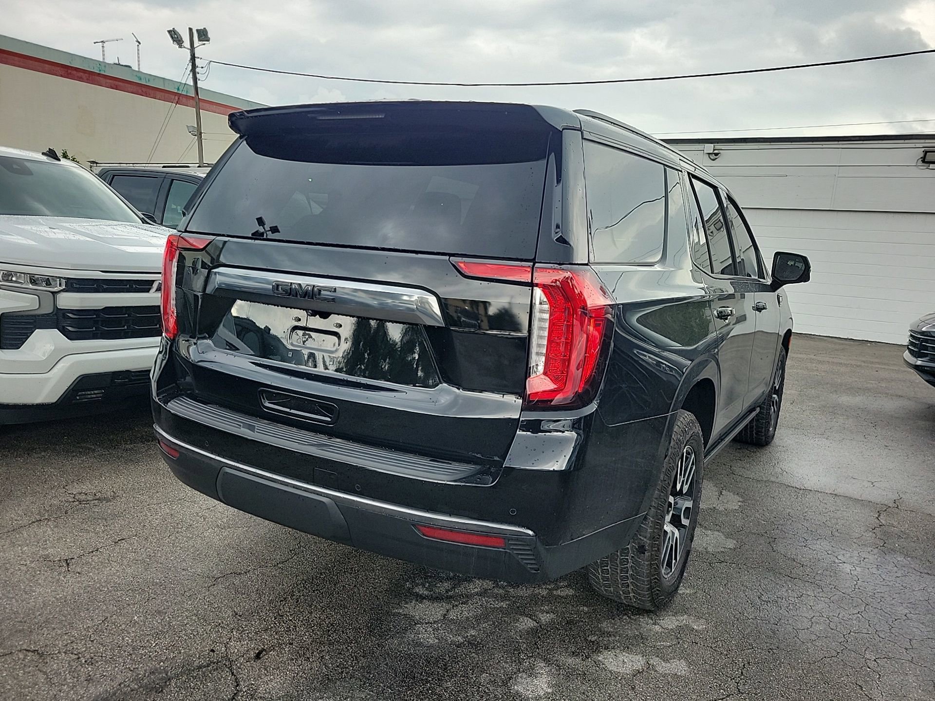 Used 2024 GMC Yukon AT4 w/ AT4 Premium Package image 11