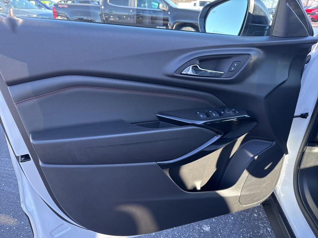 Used 2025 Chevrolet Trax RS w/ Driver Confidence Package image 14