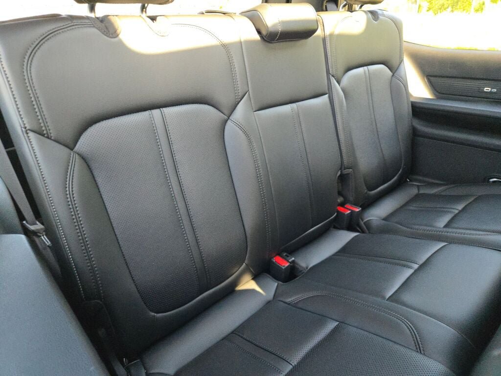 Used 2024 Jeep Wagoneer 4WD w/ Premium Group I image 17