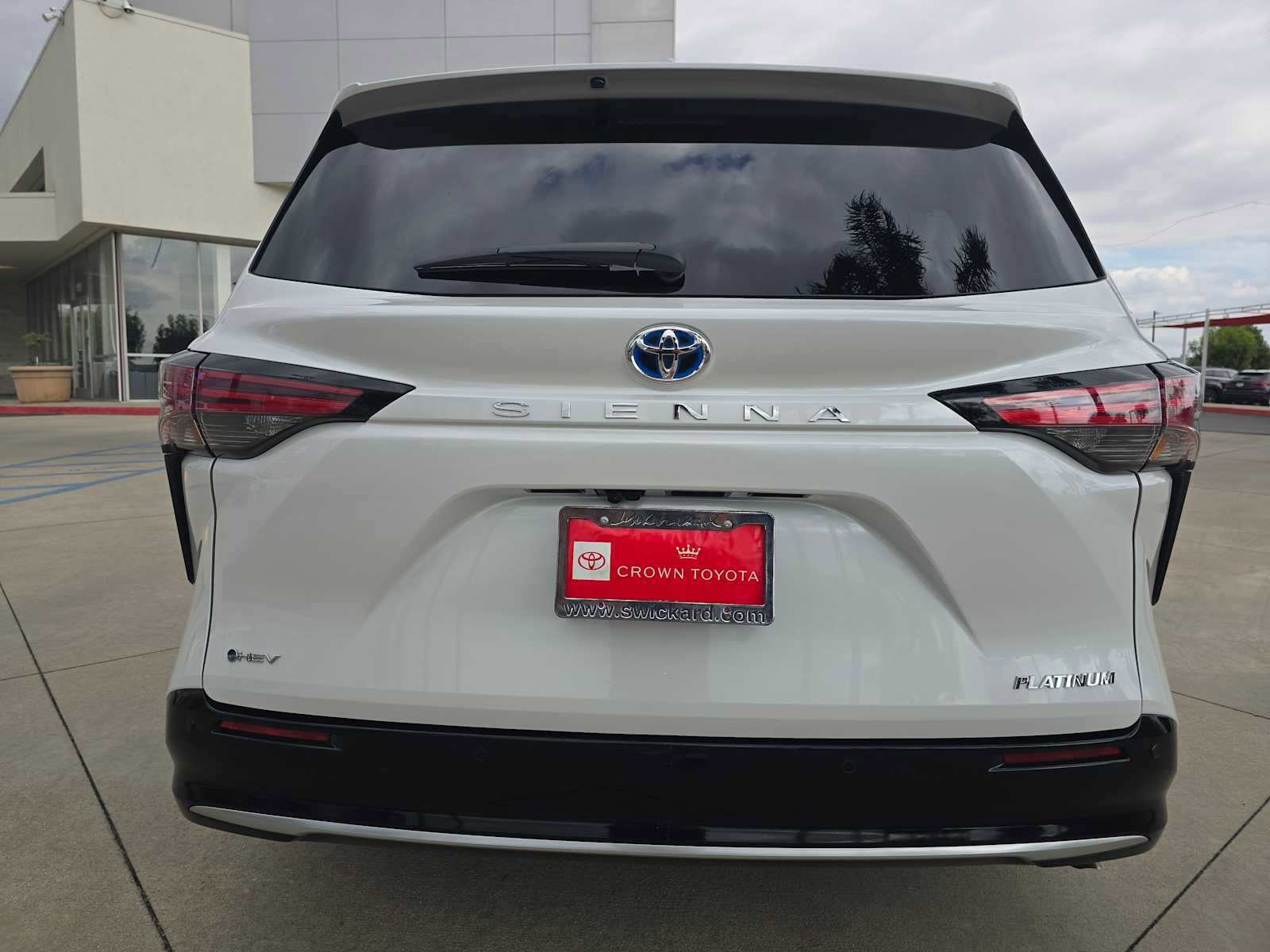 Used 2025 Toyota Sienna Platinum image 15