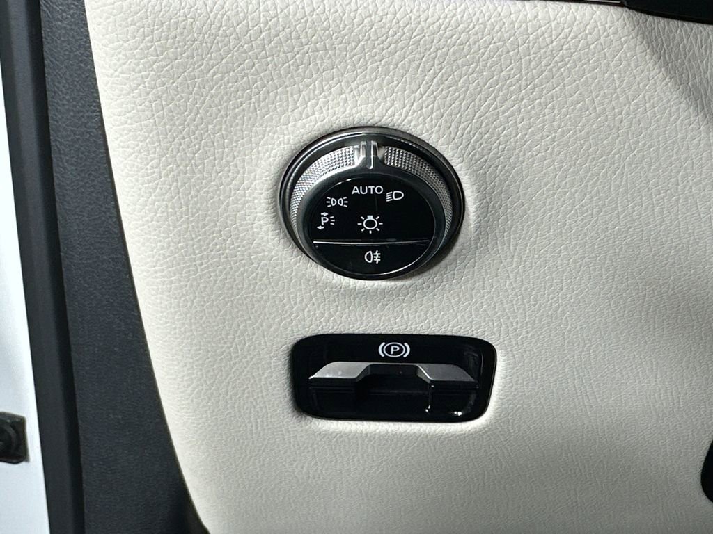 Certified 2026 Mercedes-Benz GLC 300 4MATIC image 34