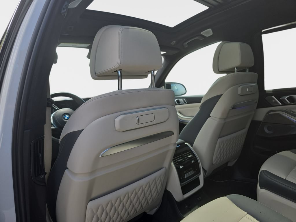 Certified 2024 BMW X7 M60i w/ Executive Package AWD/4WD image 8