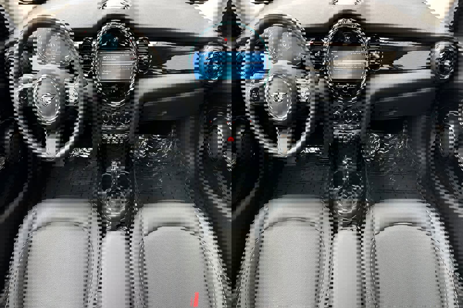 Used 2024 MINI Cooper 4-Door Hardtop image 3