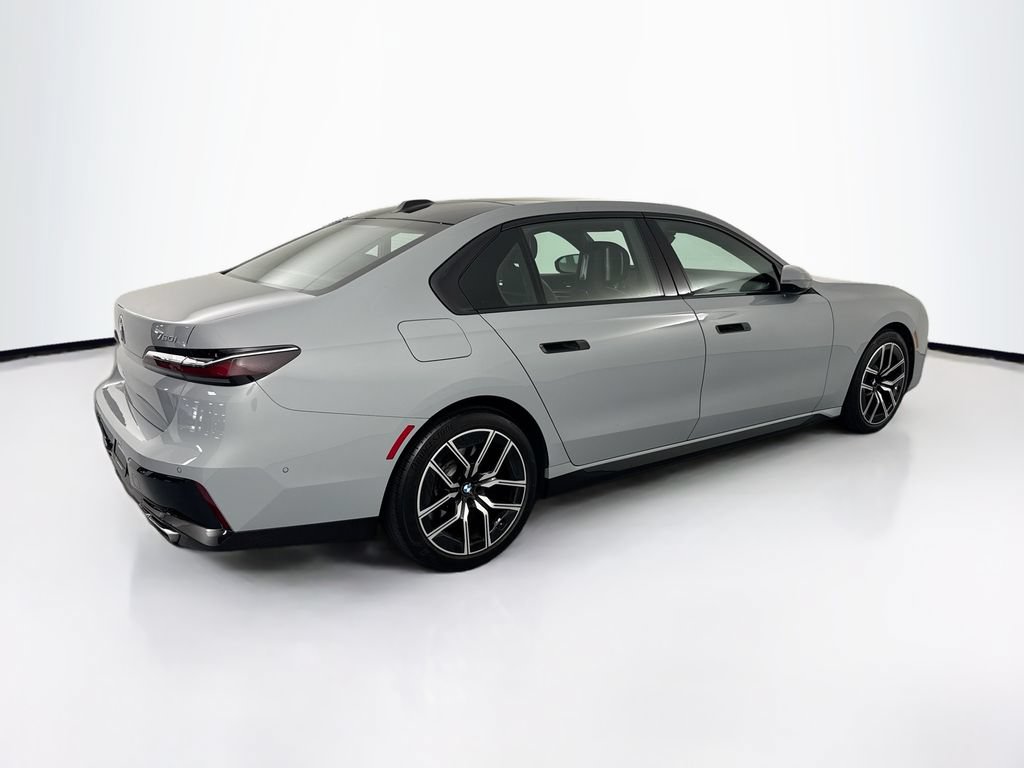 Used 2023 BMW 760i xDrive AWD/4WD image 5