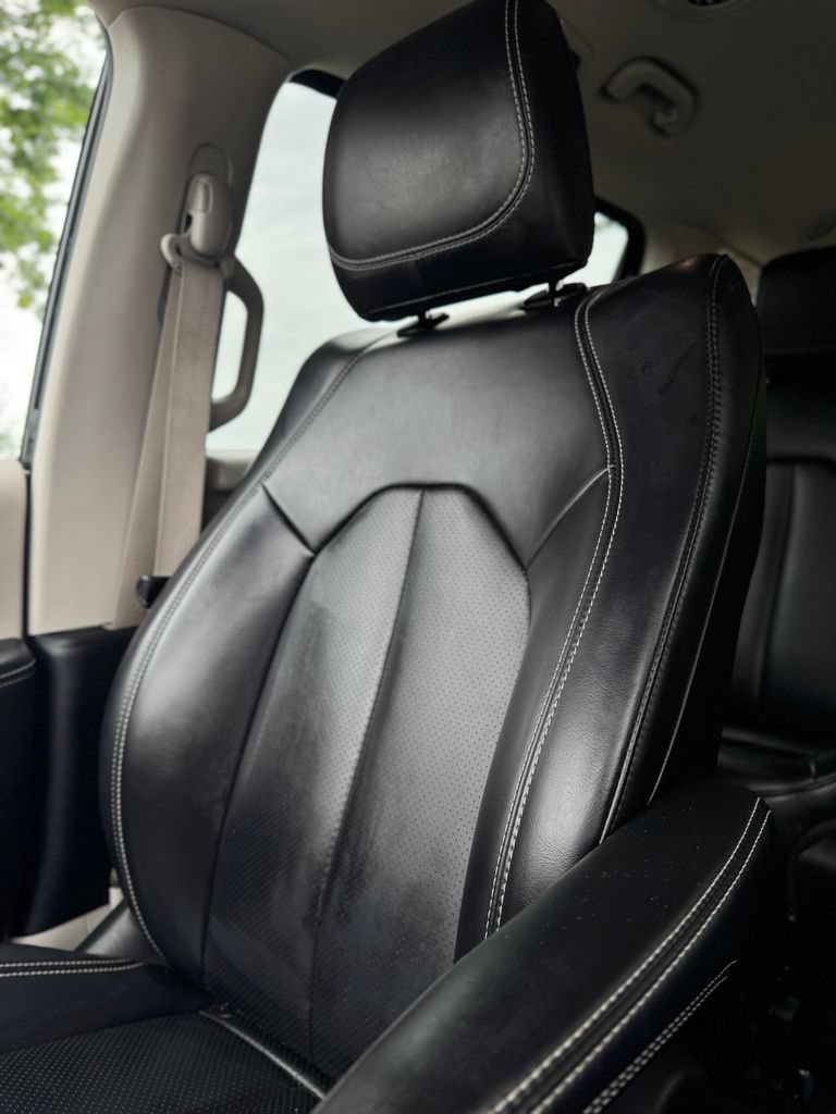 Used 2023 Chrysler Pacifica Touring-L FWD image 34