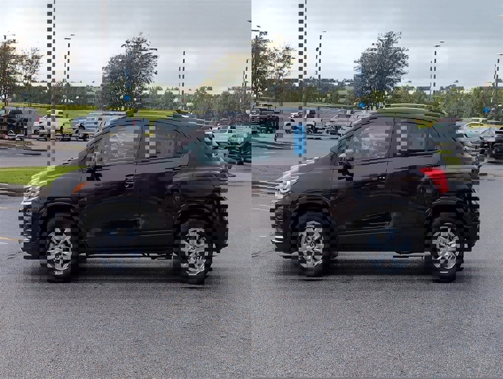 Certified 2022 Chevrolet Trax LT w/ LT Convenience Package image 6