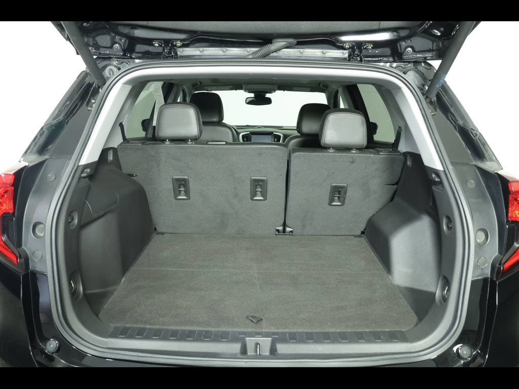 Used 2023 GMC Terrain SLT w/ Elevation Edition AWD/4WD image 15