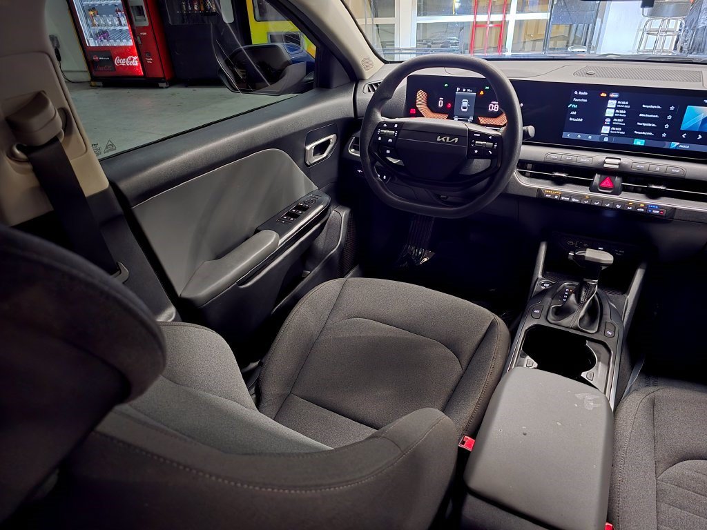 Used 2025 Kia K4 FWD image 32
