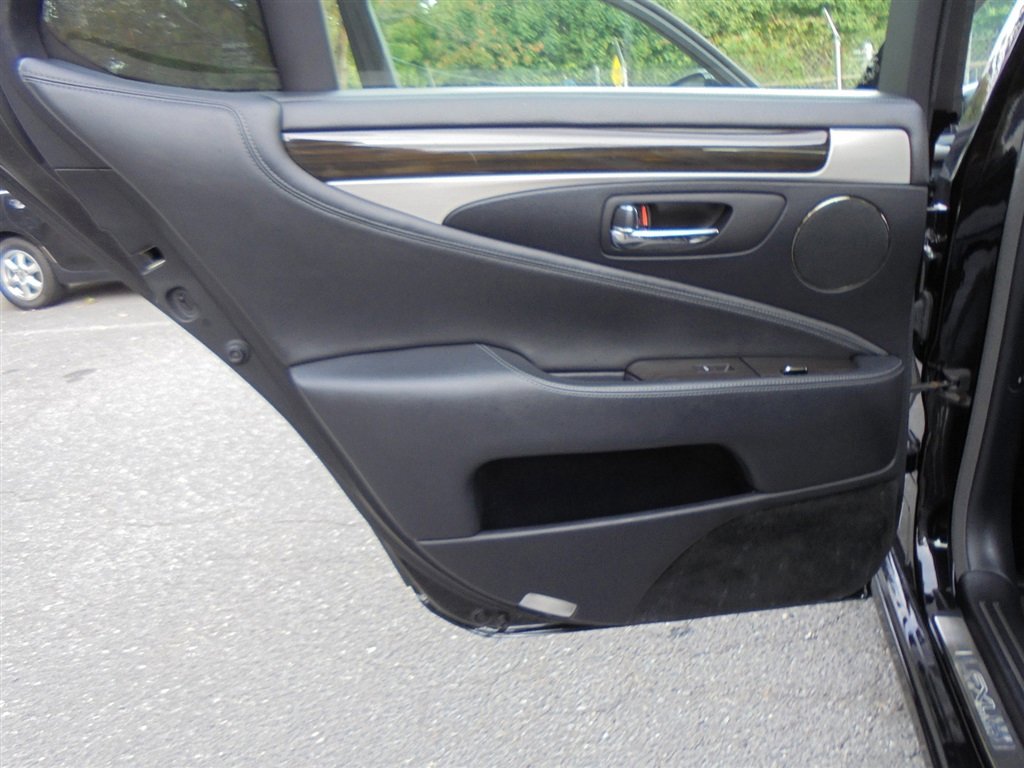 Used 2013 Lexus LS 460 AWD image 28