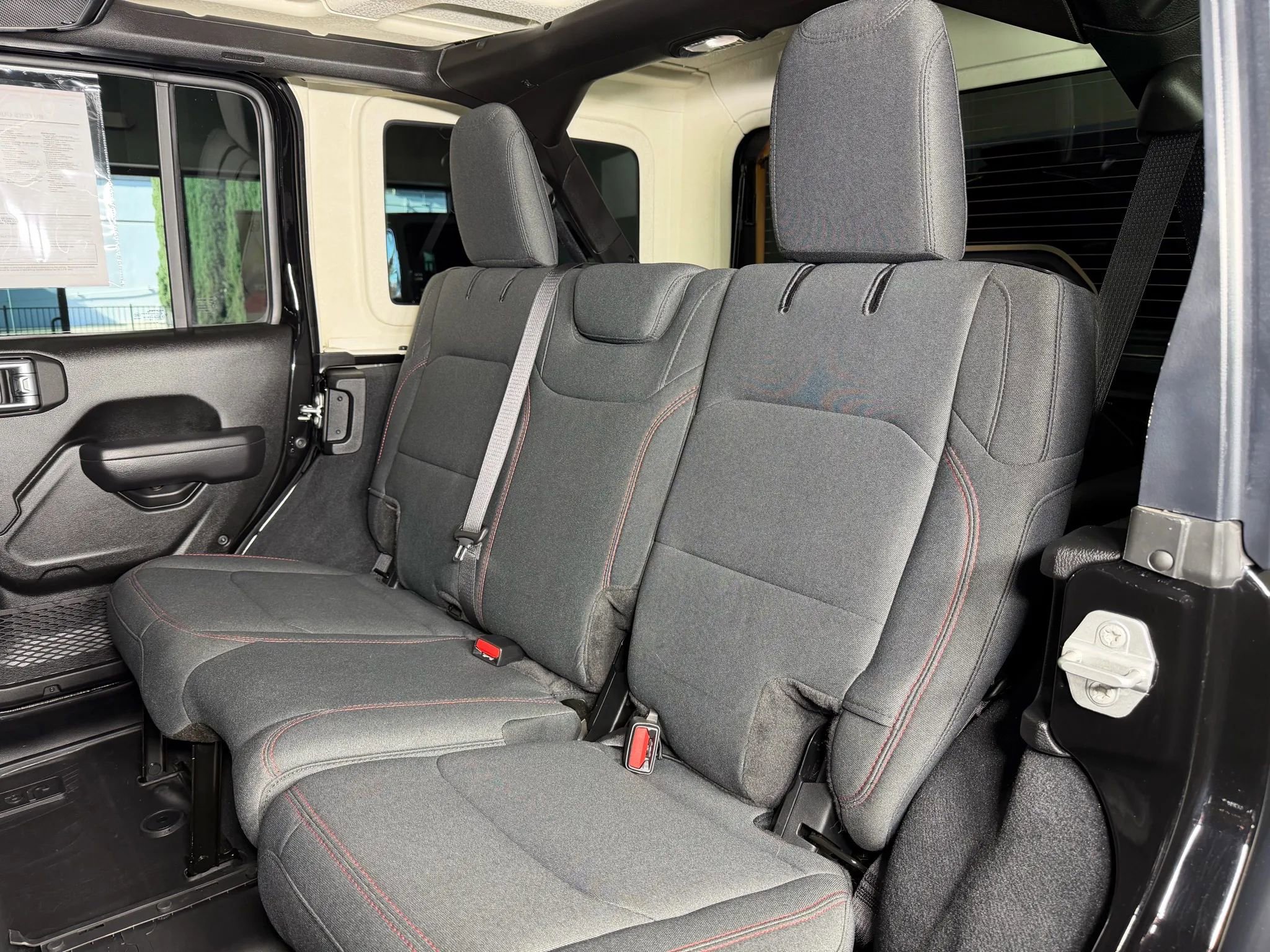 Used 2024 Jeep Wrangler Unlimited Rubicon image 16