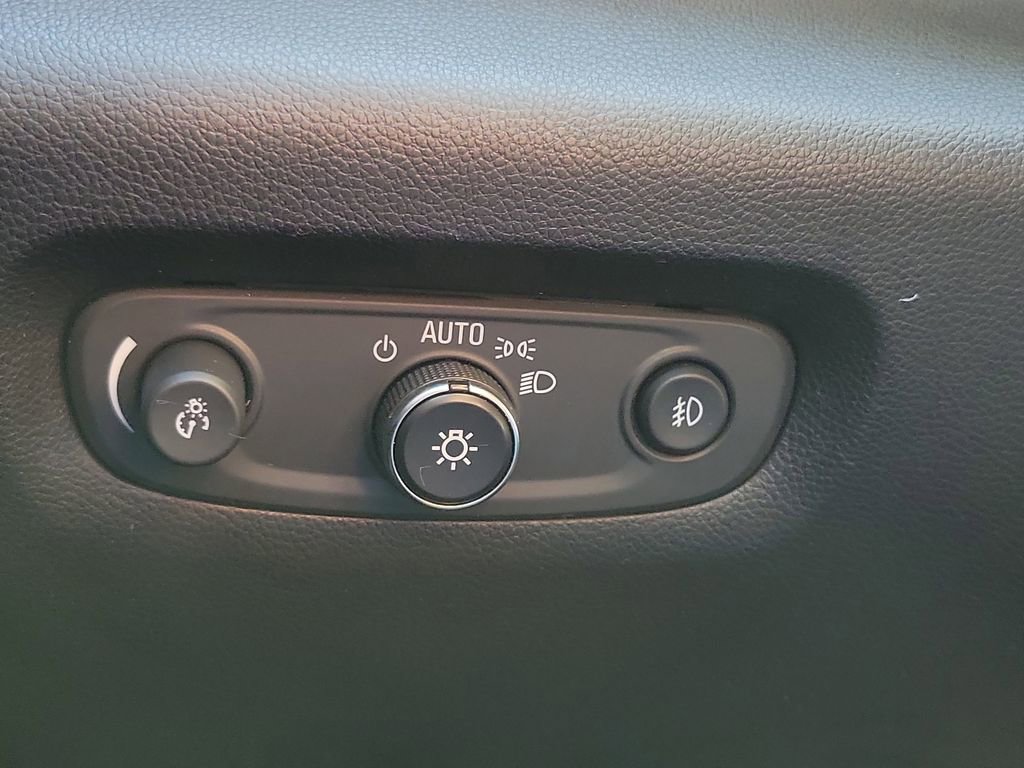 Used 2018 Chevrolet Traverse Premier w/ Driver Confidence II Package image 31