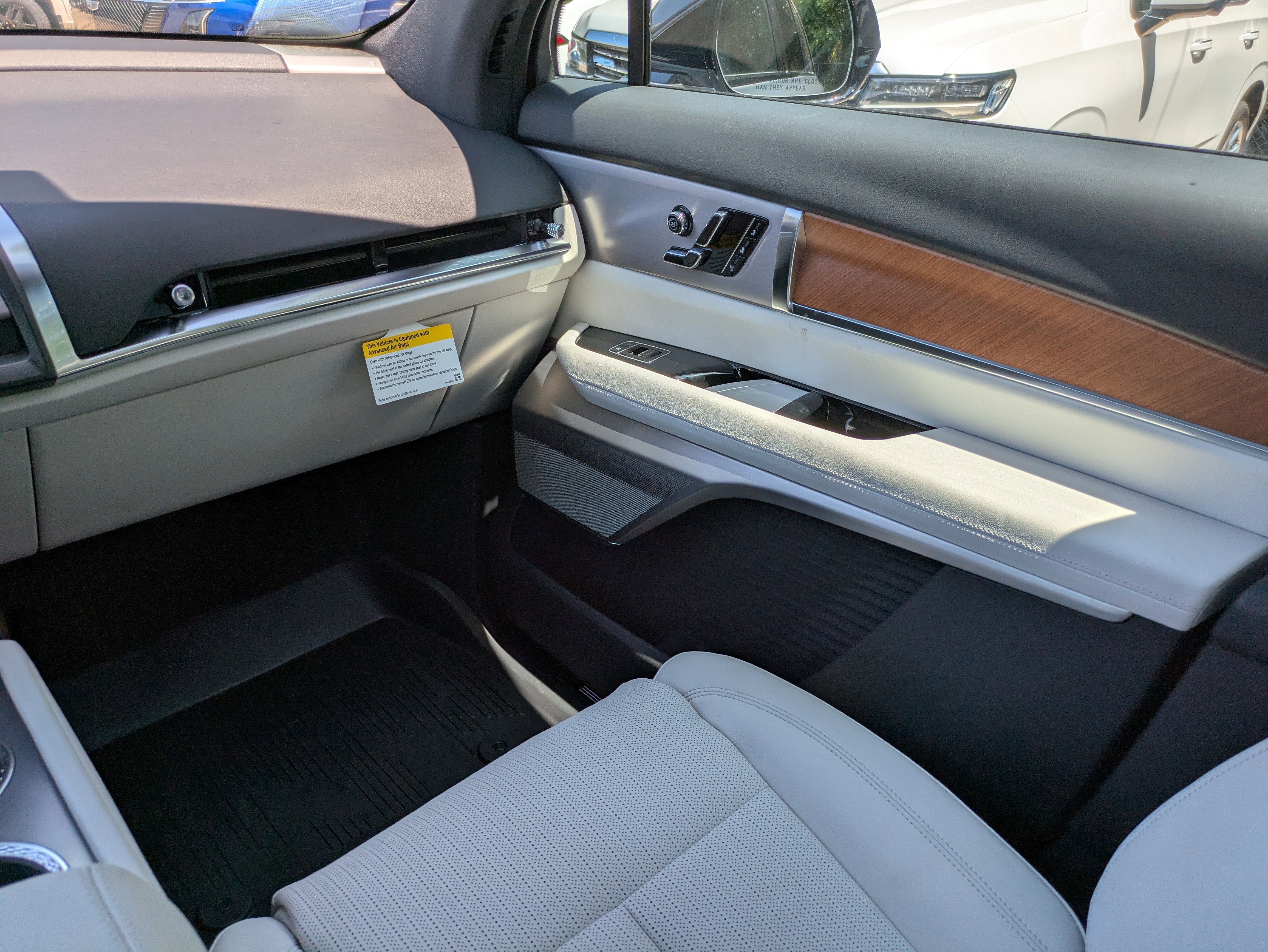 New 2026 Cadillac Vistiq Luxury w/ LPO, Floor Liner Package image 11