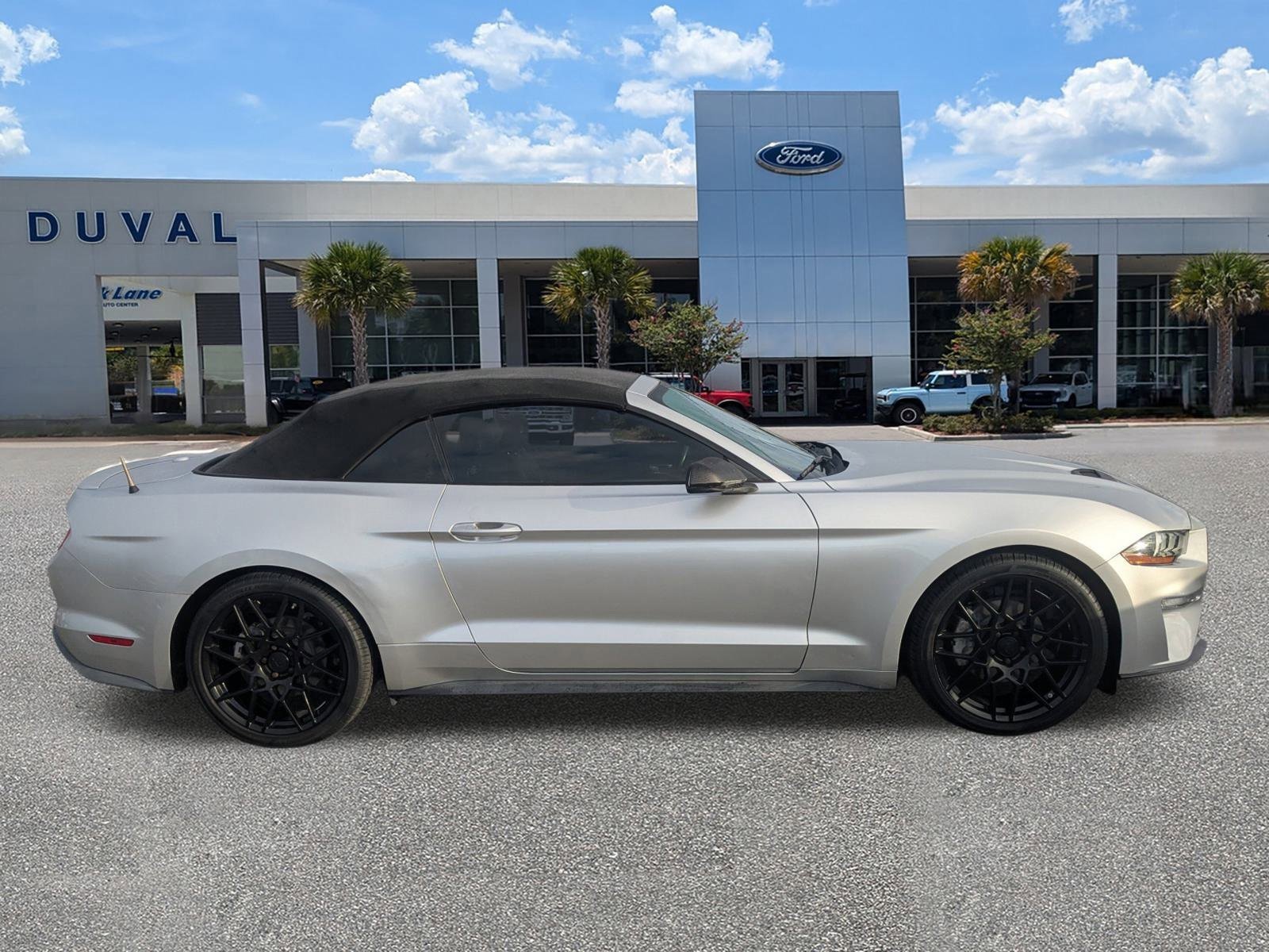 Used 2019 Ford Mustang Premium image 3