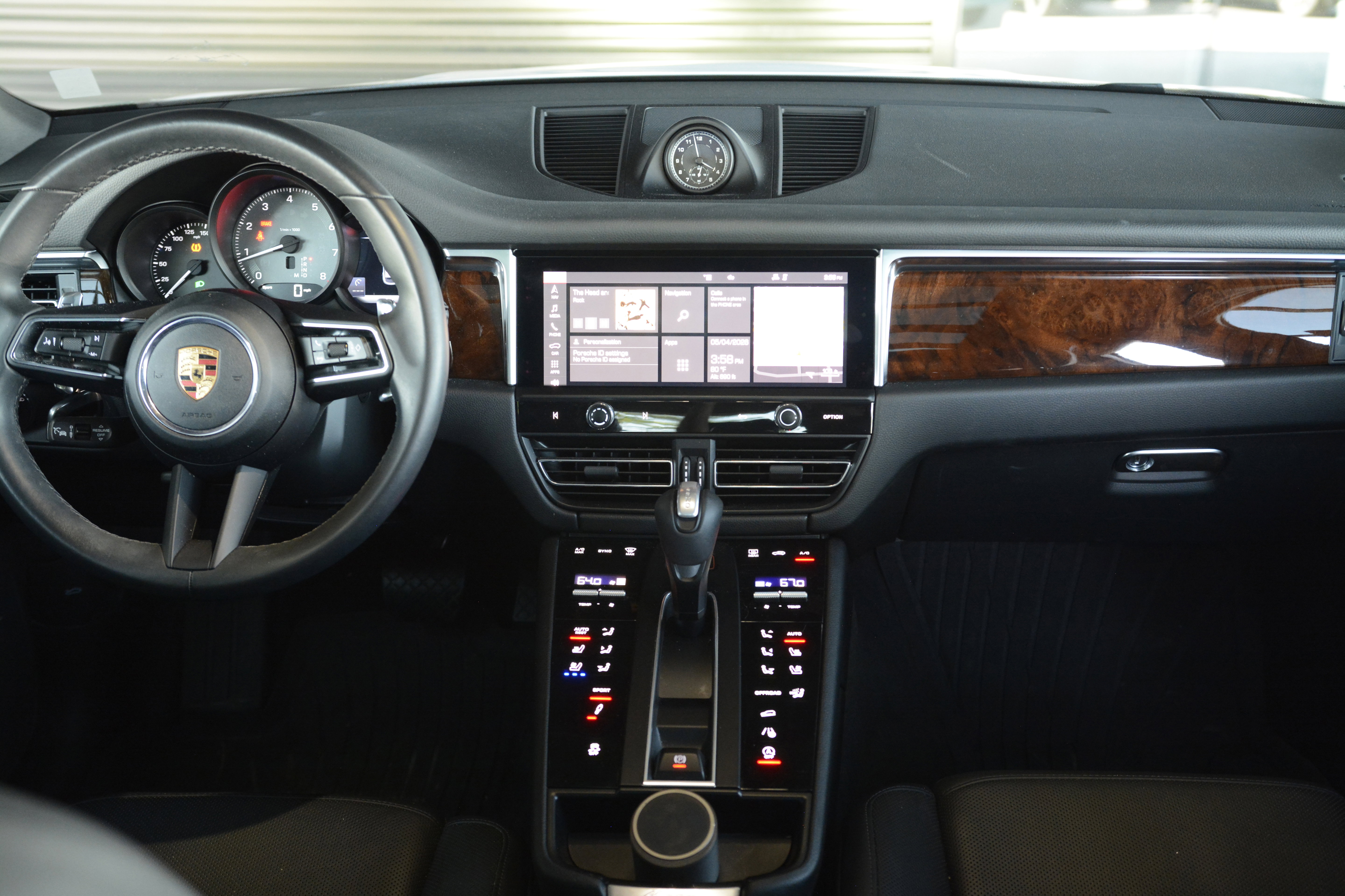 Certified 2022 Porsche Macan S AWD/4WD image 20