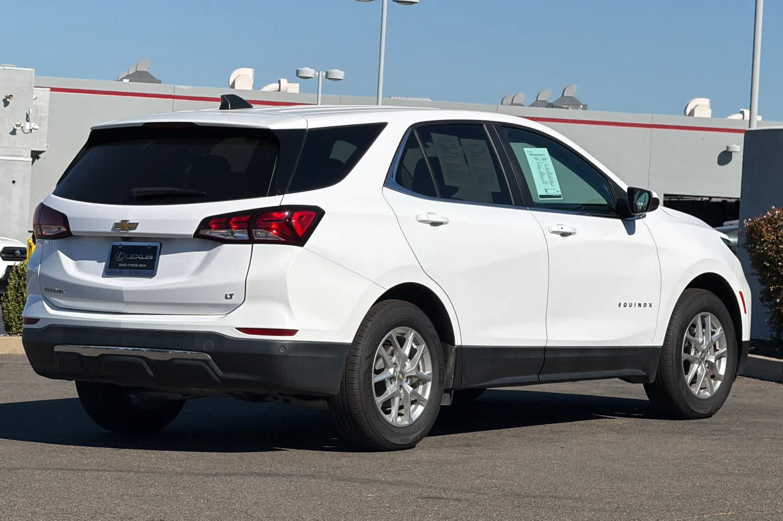 Used 2022 Chevrolet Equinox LT w/ LPO, Floor Liner Package FWD image 2