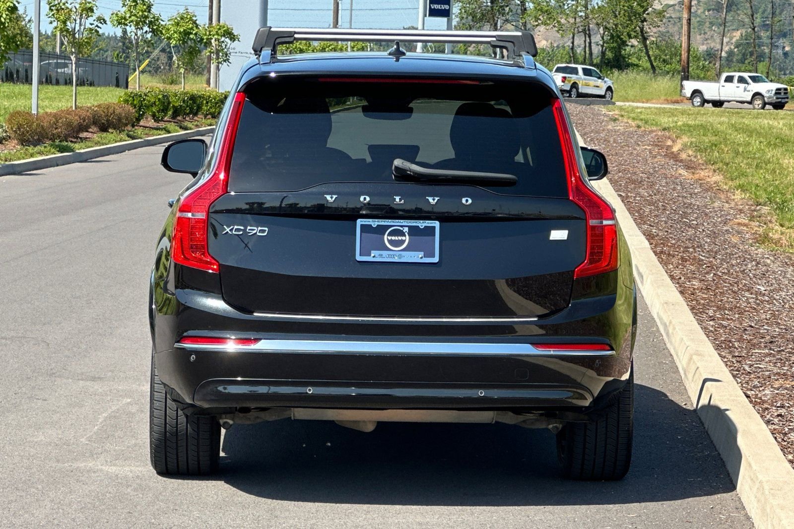 Used 2023 Volvo XC90 T8 Plus w/ Protection Package Premier AWD/4WD image 4