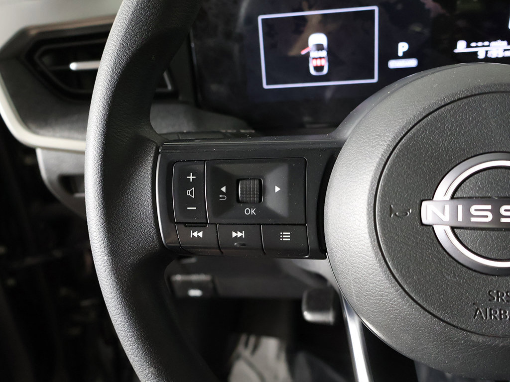 Used 2025 Nissan Kicks SV AWD/4WD image 38