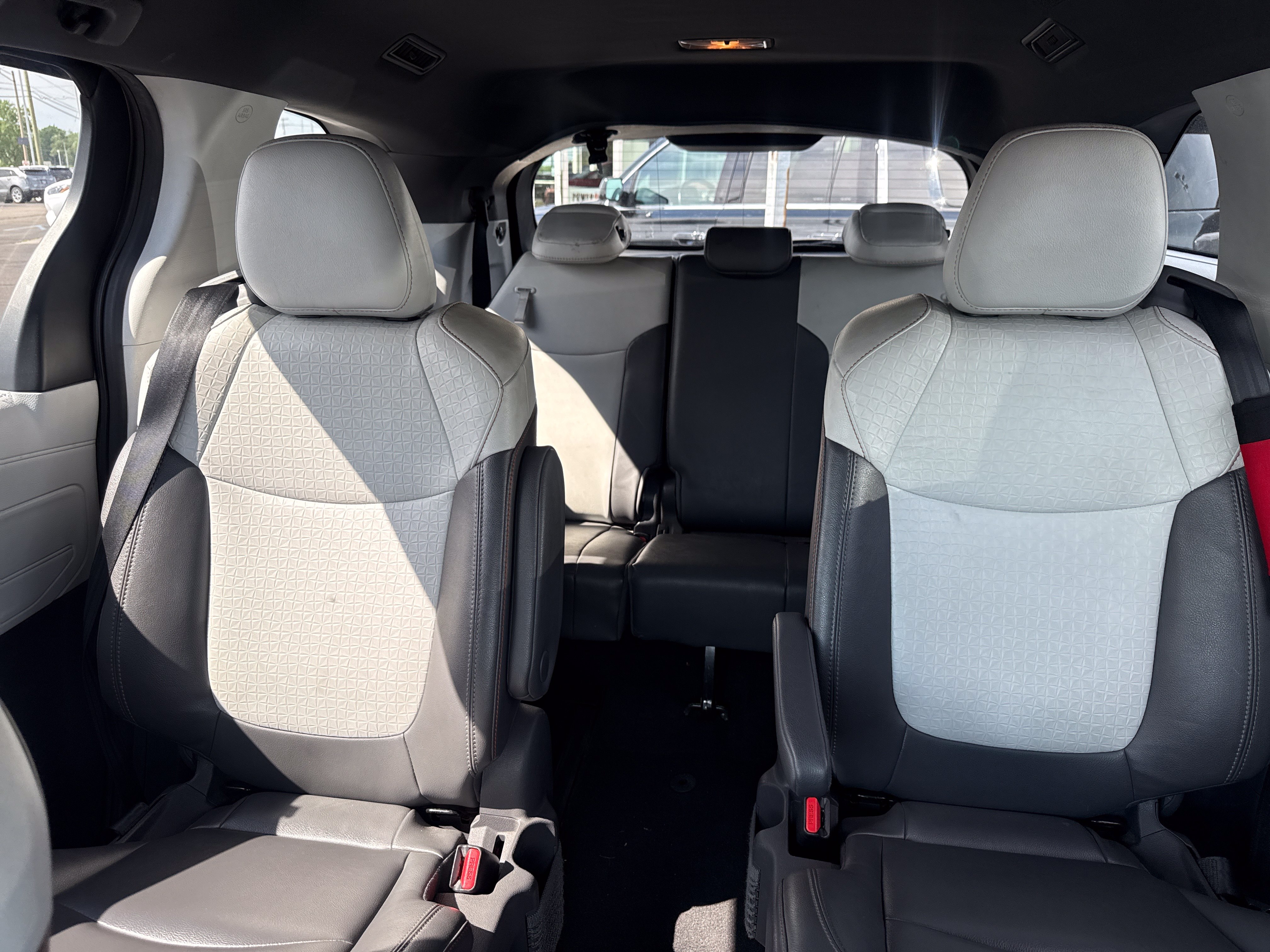 Used 2021 Toyota Sienna XSE AWD/4WD image 9