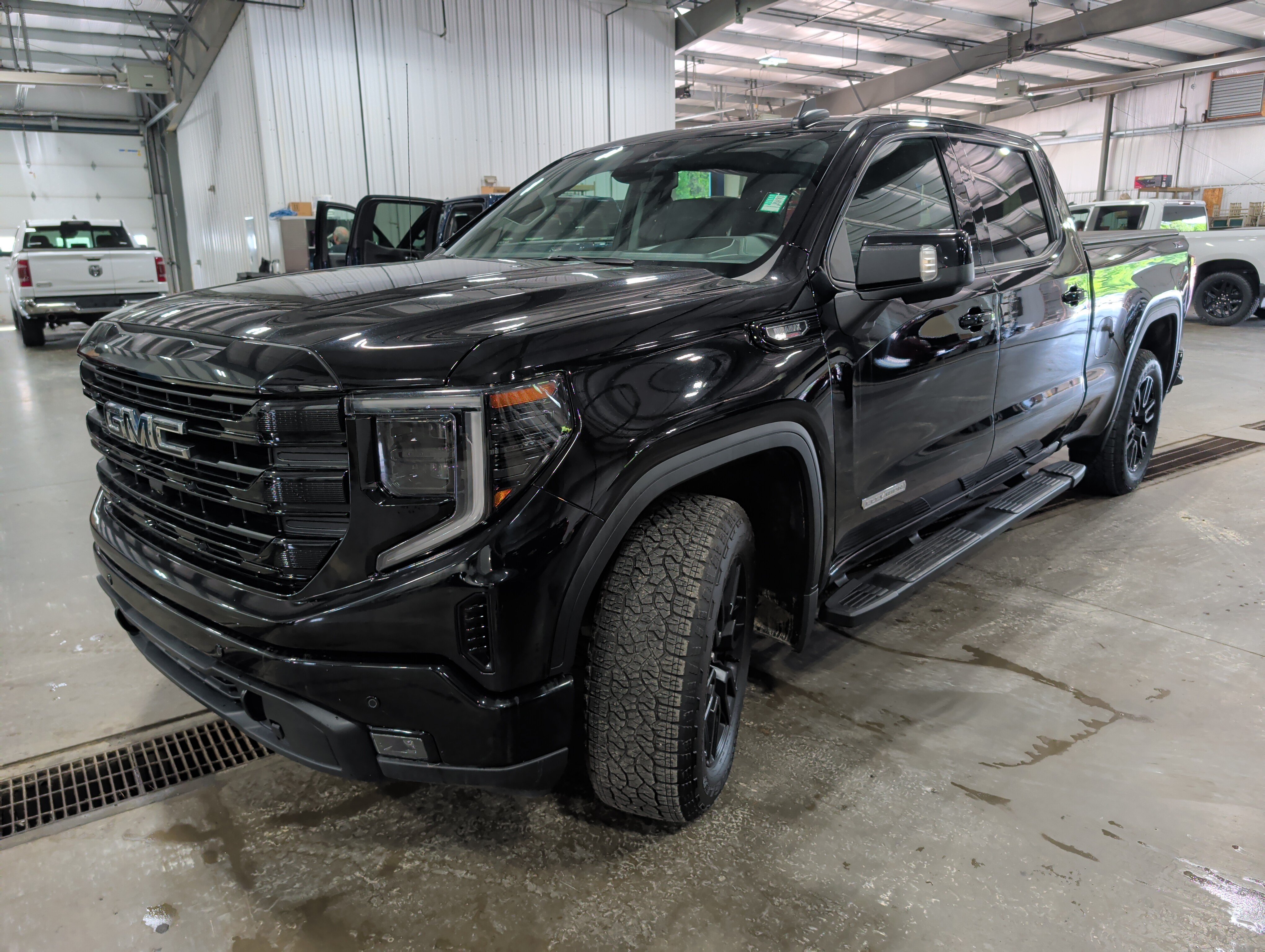 Used 2024 GMC Sierra 1500 Elevation w/ Elevation Premium Package AWD/4WD image 6