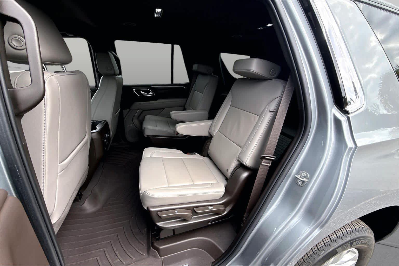 Used 2024 Chevrolet Tahoe LT w/ Luxury Package RWD image 20