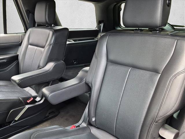 Used 2020 Ford Expedition XLT w/ Equipment Group 202A AWD/4WD image 16