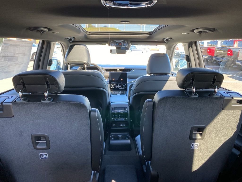 New 2025 Jeep Grand Cherokee L Limited w/ Black Appearance Package image 21