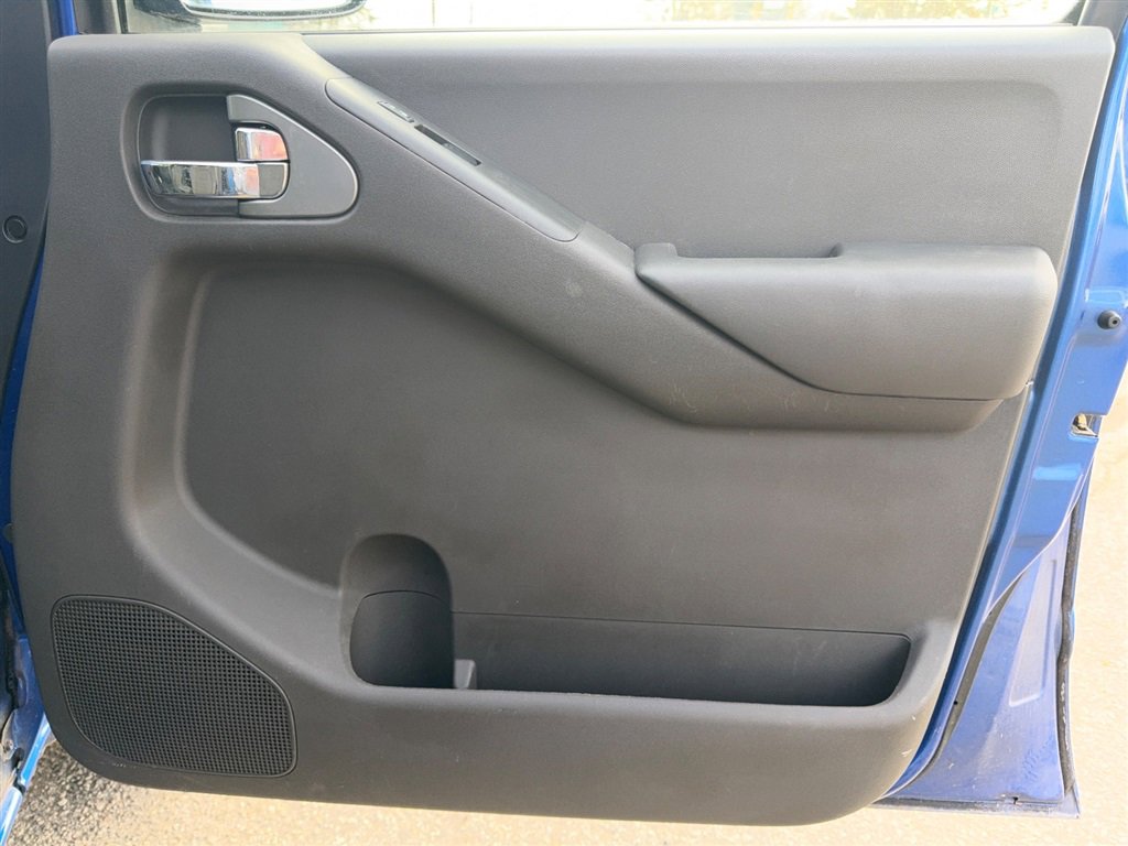 Used 2013 Nissan Frontier Desert Runner image 26