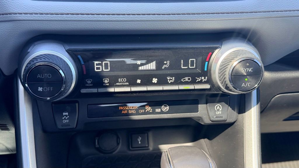 Used 2022 Toyota RAV4 XLE Premium image 30