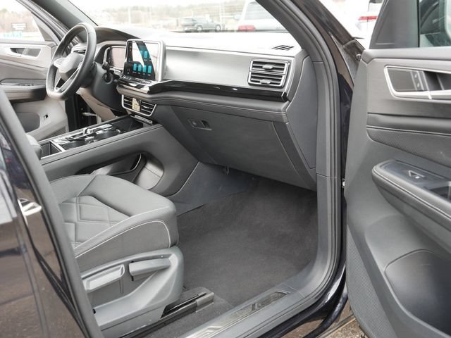 Certified 2025 Volkswagen Atlas Cross Sport SE FWD image 20