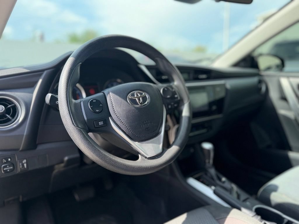 Used 2017 Toyota Corolla LE FWD image 11