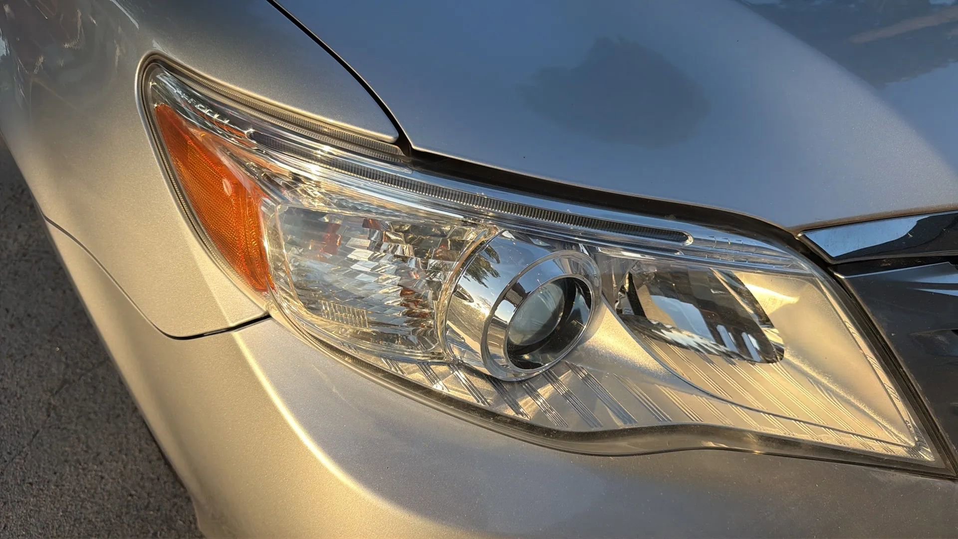 Used 2011 Toyota Avalon FWD image 30