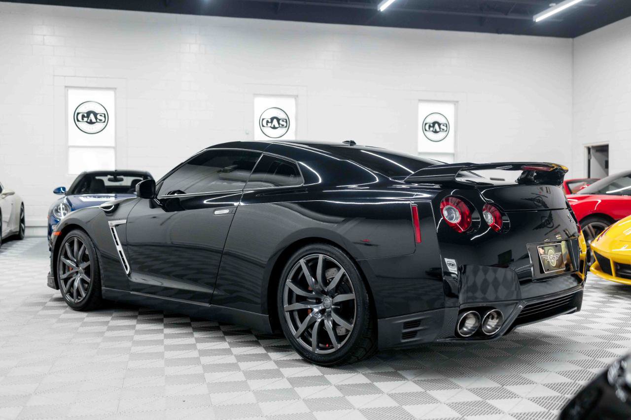 Used 2015 Nissan GT-R Premium AWD/4WD image 9