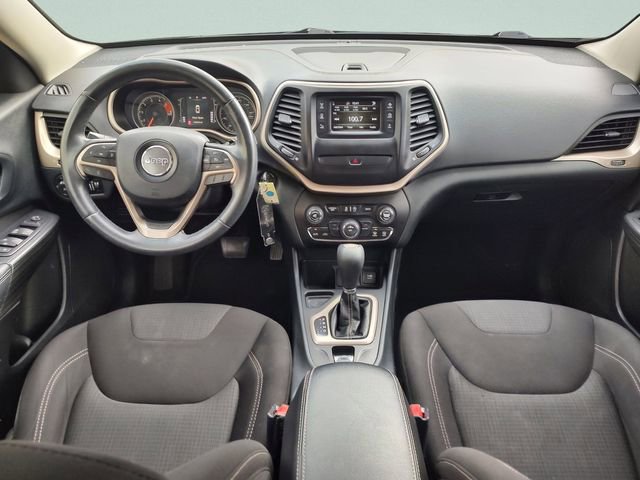 Used 2016 Jeep Cherokee Latitude FWD image 9