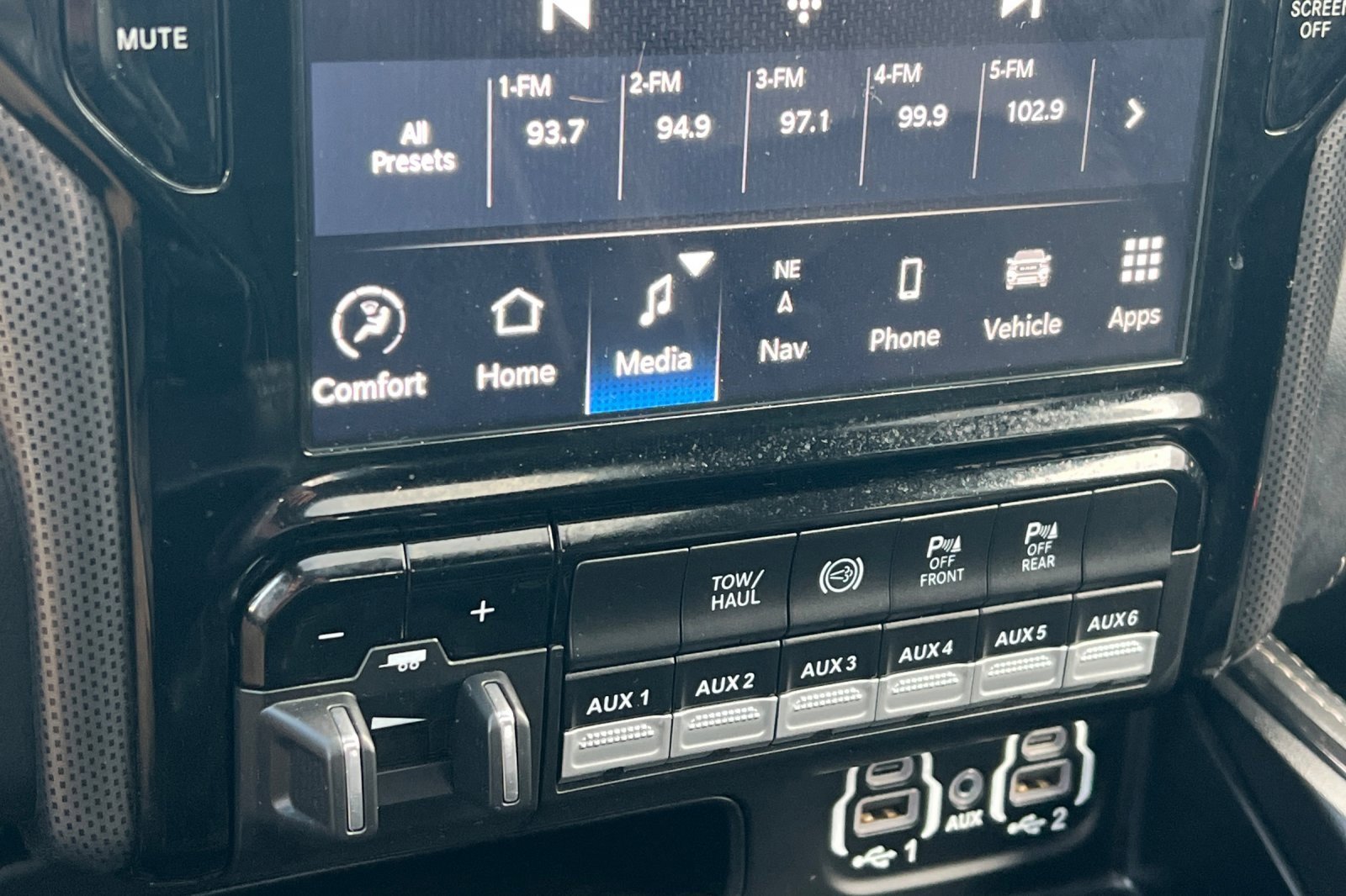 Used 2024 RAM 2500 Limited image 19