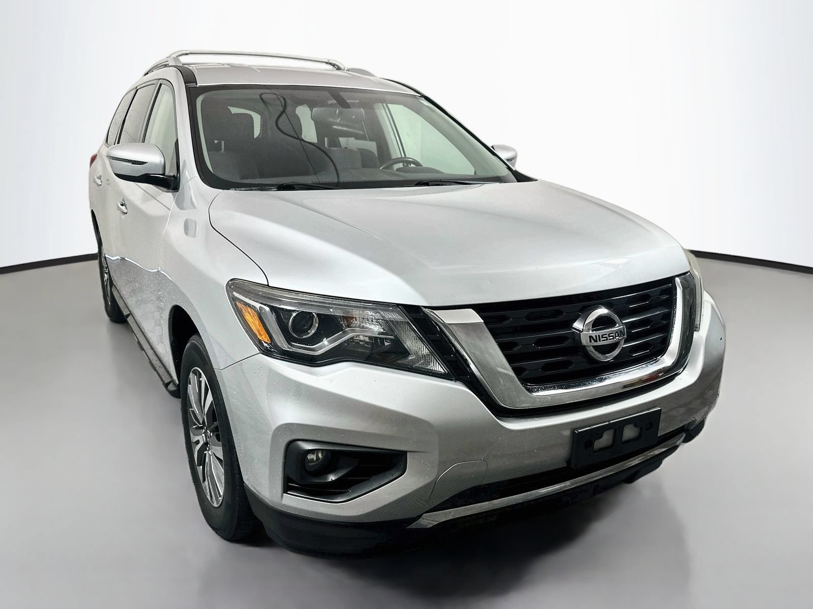 Used 2018 Nissan Pathfinder SV AWD/4WD image 1
