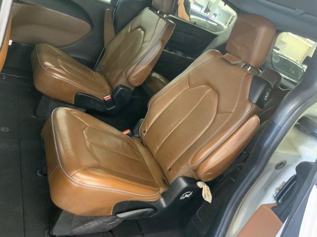 Used 2019 Chrysler Pacifica Limited w/ Tire & Wheel Group FWD image 14