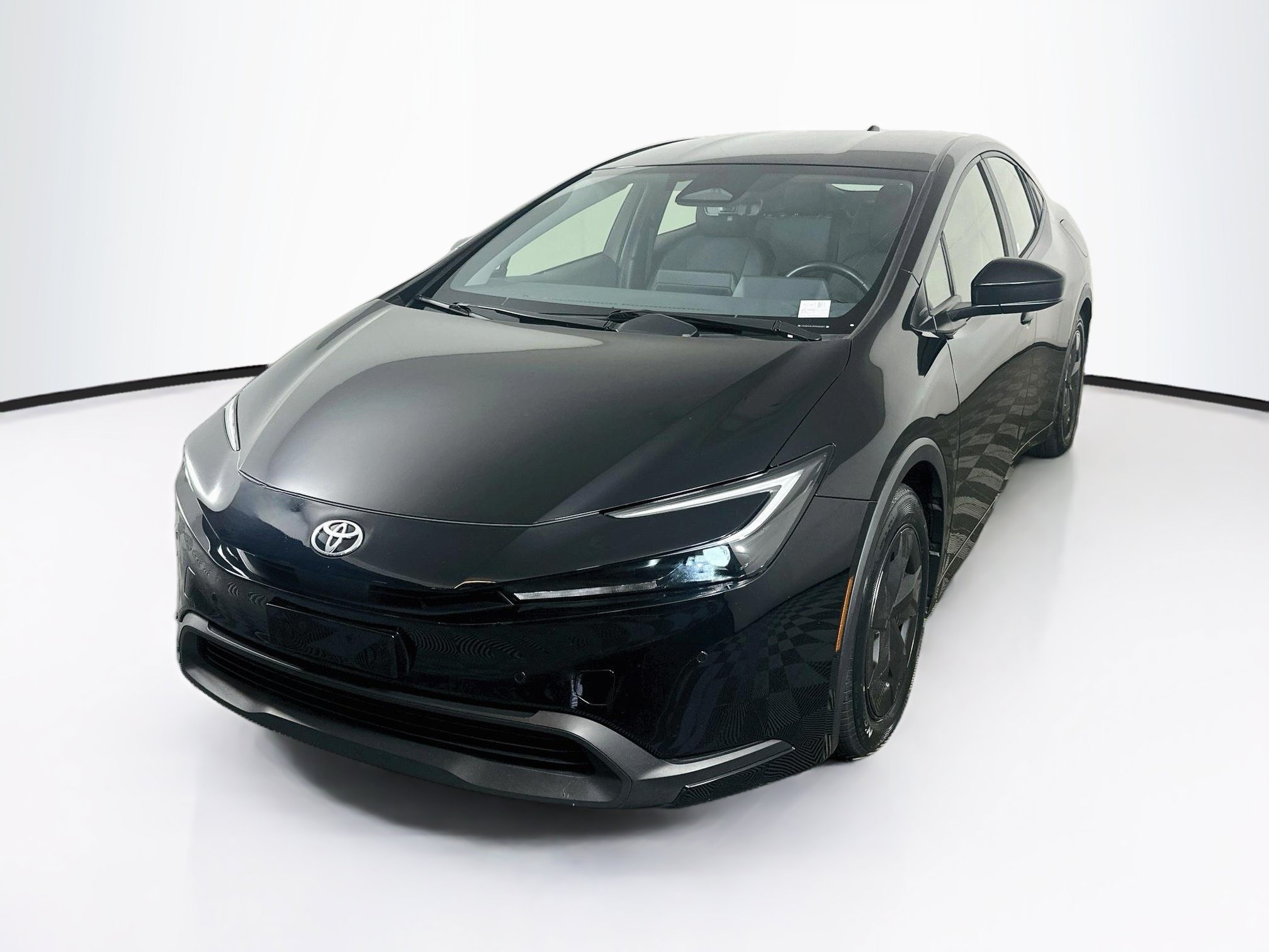 Used 2024 Toyota Prius LE FWD image 3