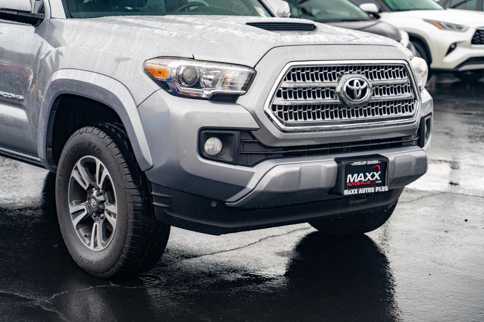 Used 2016 Toyota Tacoma TRD Sport w/ Premium & Technology Package RWD image 6