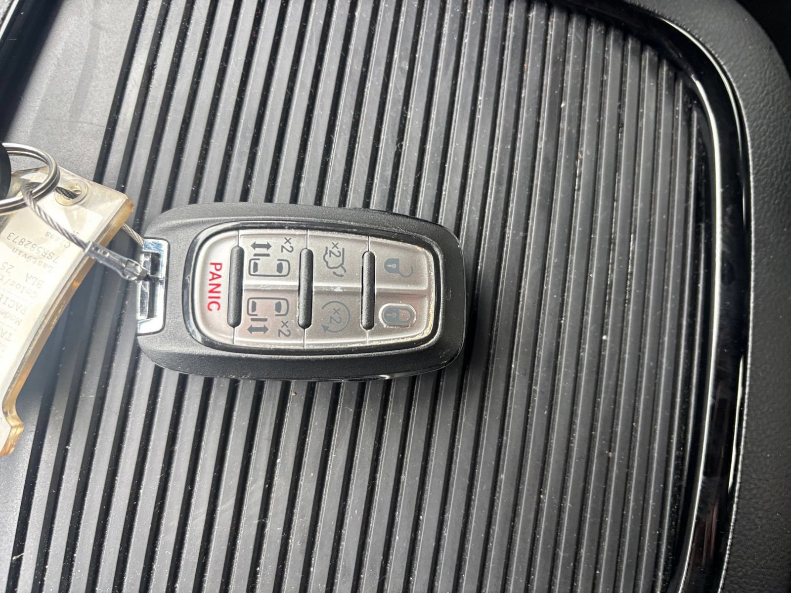 Used 2025 Chrysler Pacifica Limited FWD image 21