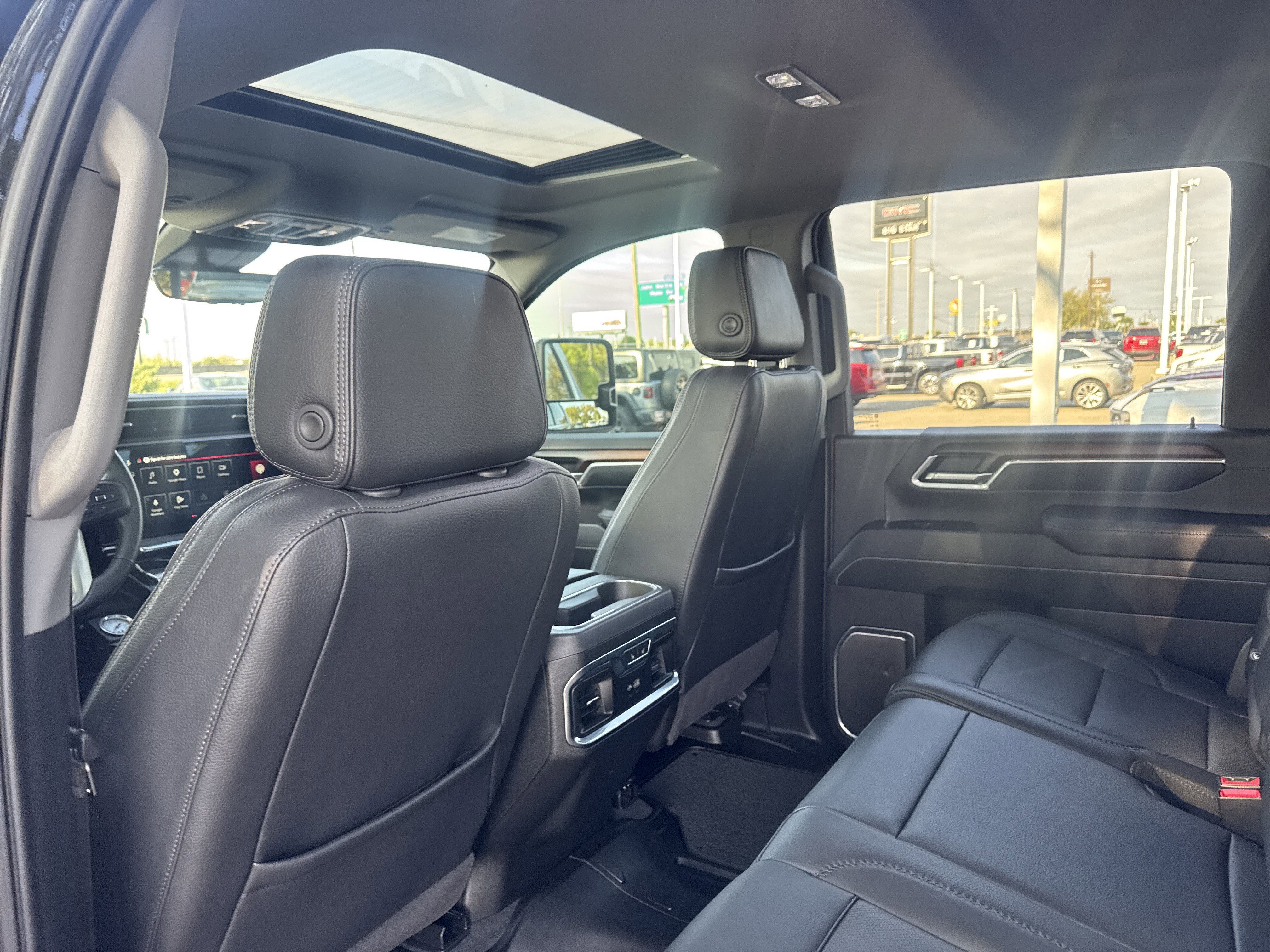 Used 2025 GMC Sierra 3500 Denali w/ Technology Package image 10