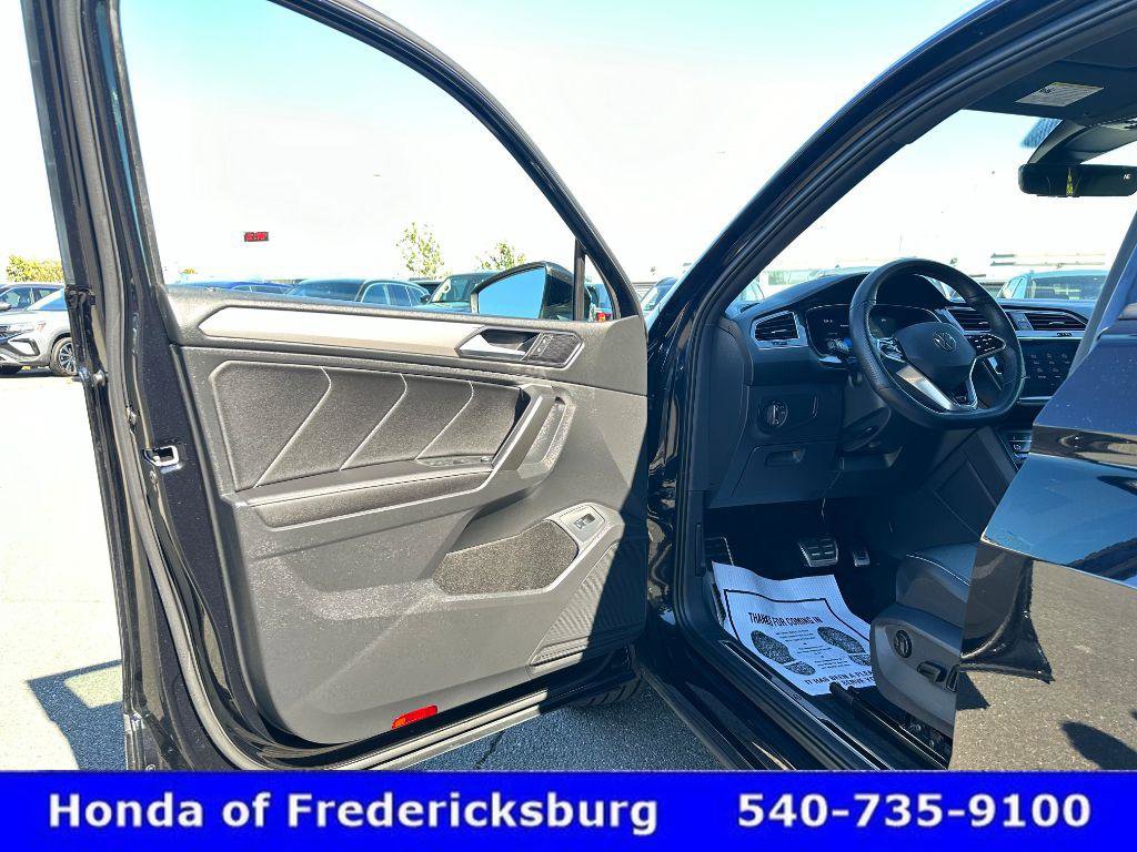 Used 2024 Volkswagen Tiguan SE R-Line image 31